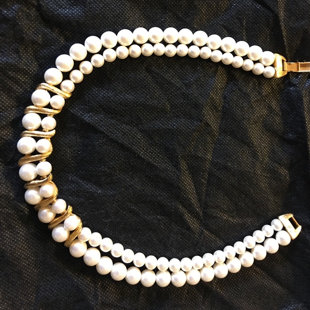 Faux pearl and gold colored choker necklace