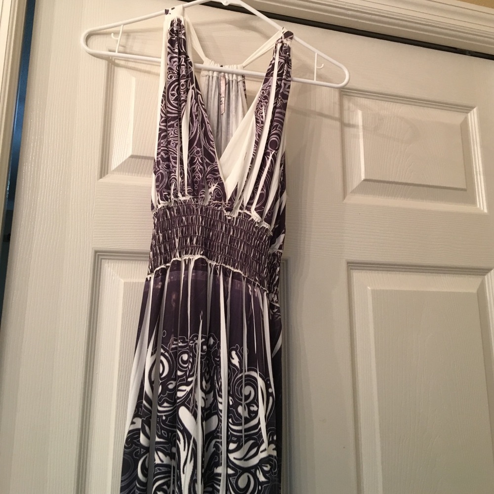 This beautiful maxi dress is in great condition.