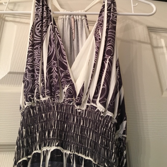 This beautiful maxi dress is in great condition. - Picture 4 of 4