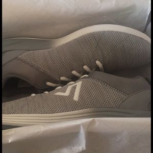 Vionic Sneakers
