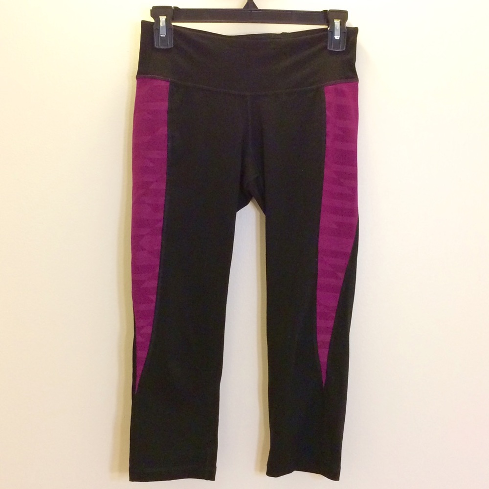 Black/purple workout capris