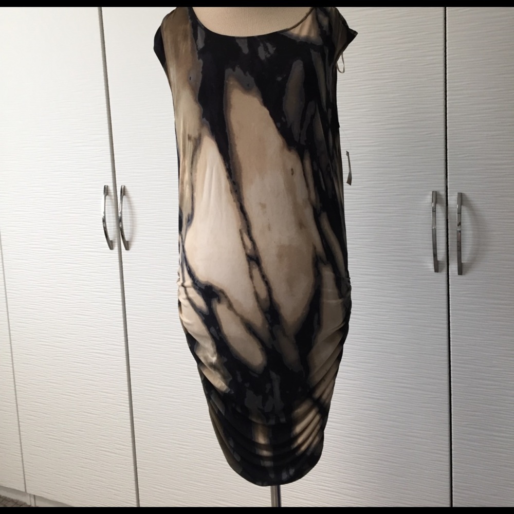 Patterned sheath dress with side rouching