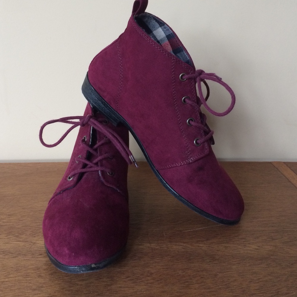 Maroon booties