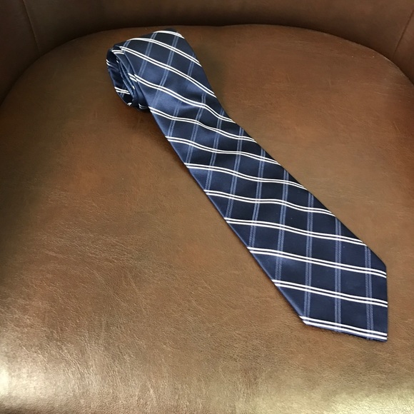 Tommy Hilfiger 100% silk tie, modern cut - Picture 2 of 3
