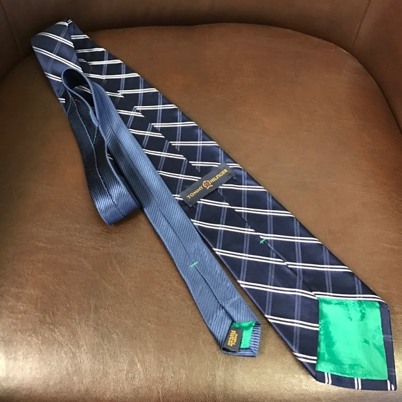 Tommy Hilfiger 100% silk tie, modern cut - Picture 3 of 3