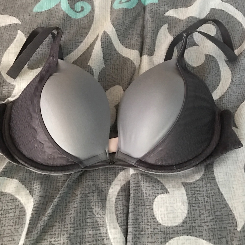 Grey vs bra