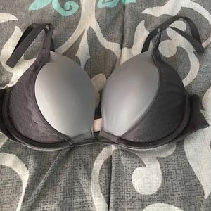 Grey vs bra