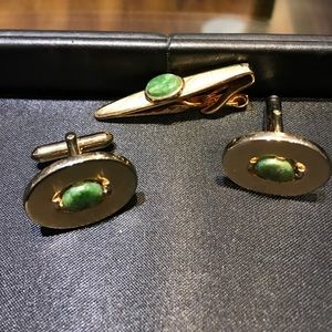 Pair gold-toned jade cufflinks/matching tie tack.