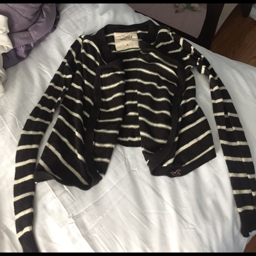 Hollister black and cream sweater