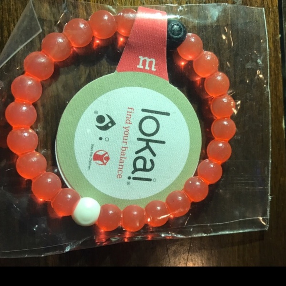 Red medium Lokai