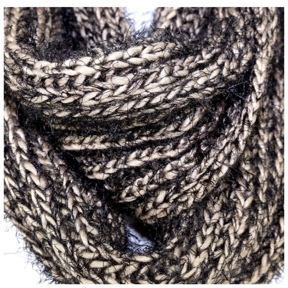 Soft Fuzzy Chunky Infinity Scarf - Picture 2 of 4