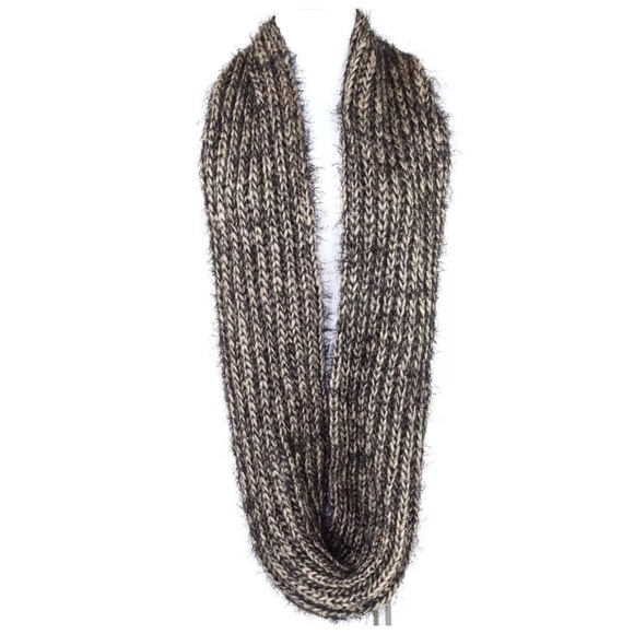 Soft Fuzzy Chunky Infinity Scarf - Picture 4 of 4