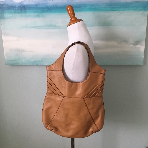 SOlD in bundle 💕Lucky Brand Leather Shoulder Tote - Picture 2 of 7