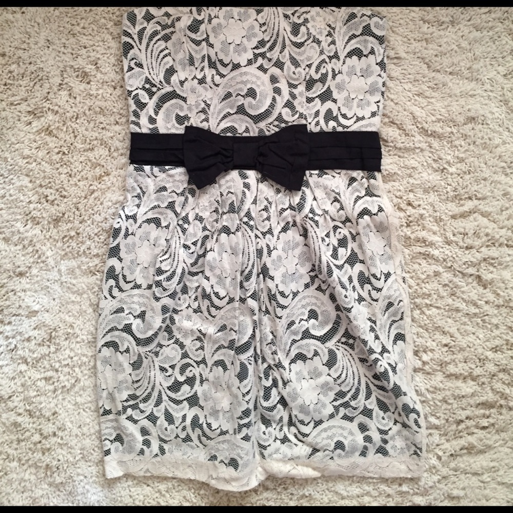 Cream & Black strapless dress!
