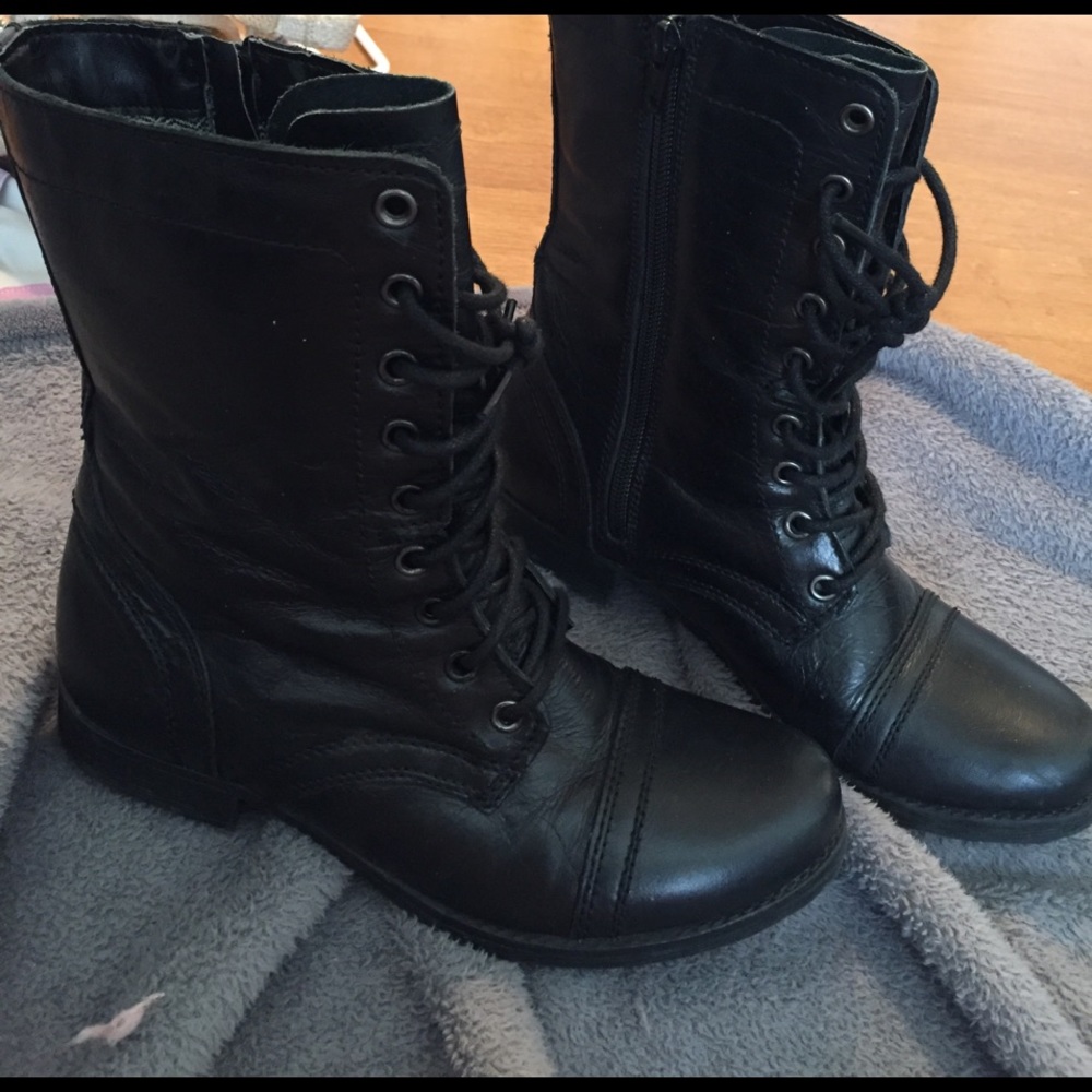 Black combat boots 🖤