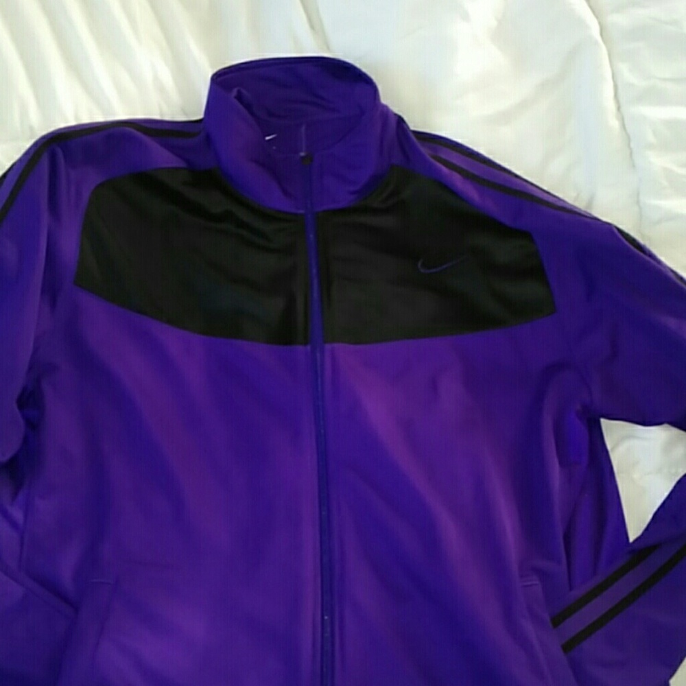 Ladies Nike zip up! Size large!