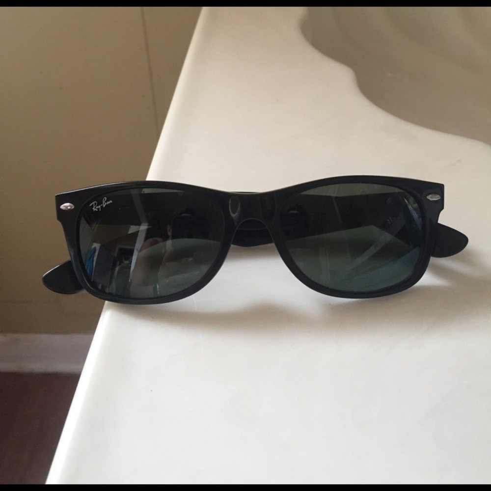Wayfarer Ray Bans..