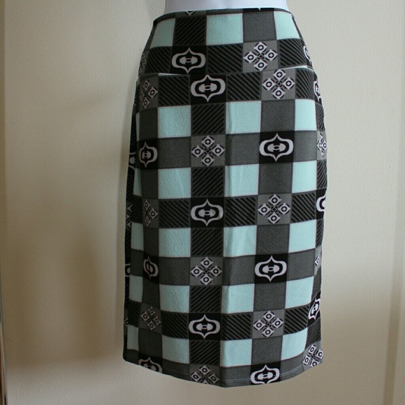 LuLaRoe Dresses & Skirts - LuLaRoe Cassie Skirt