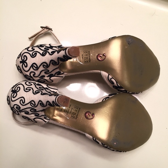 Unique vintage swirl heels women's size 9 - Picture 3 of 4