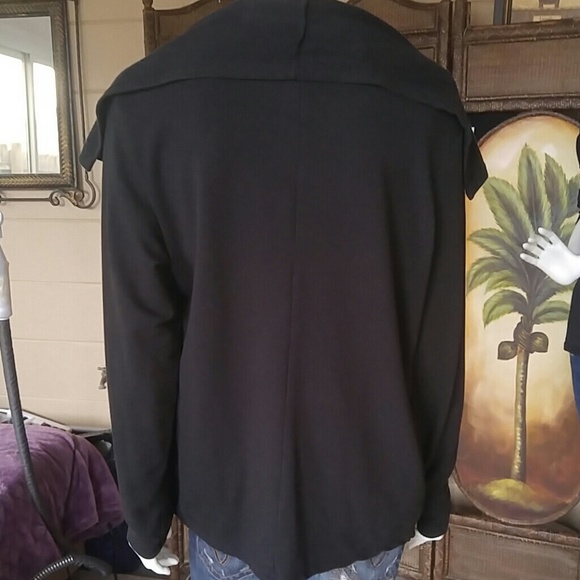 Keyhole thumb jacket - Picture 4 of 5