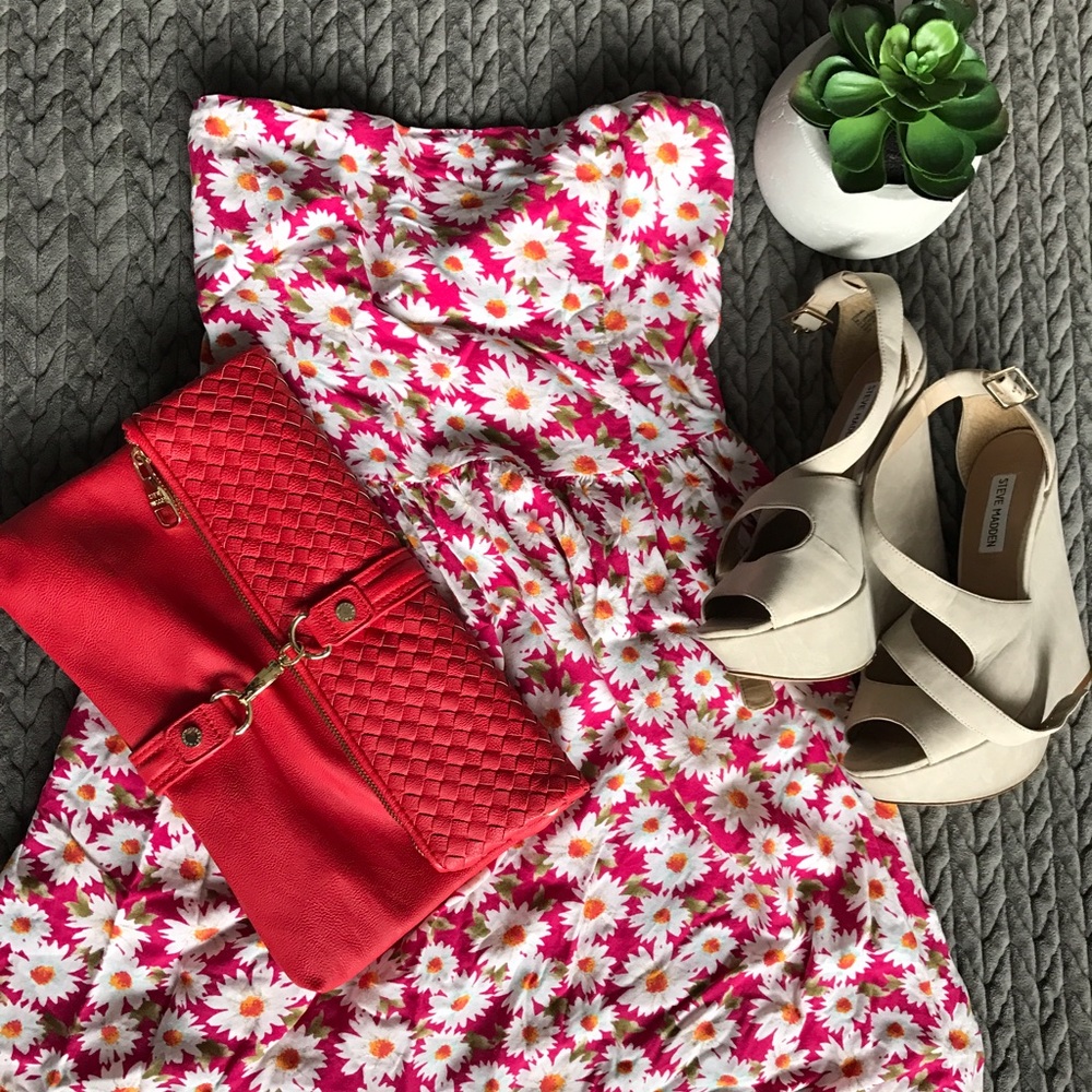 Strapless Hollister Co. sunflower dress 🌻