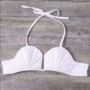 NWOT white mermaid shell bikini top