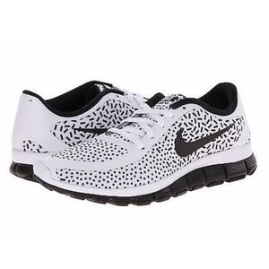 BRAND NEW!! Nike 5.0 v4 - white & black (size 6.5)