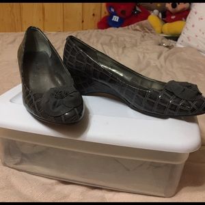 Bandolino patent leather wedges