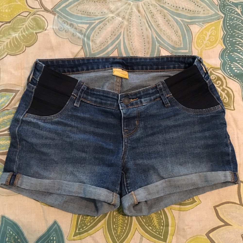 Maternity shorts
