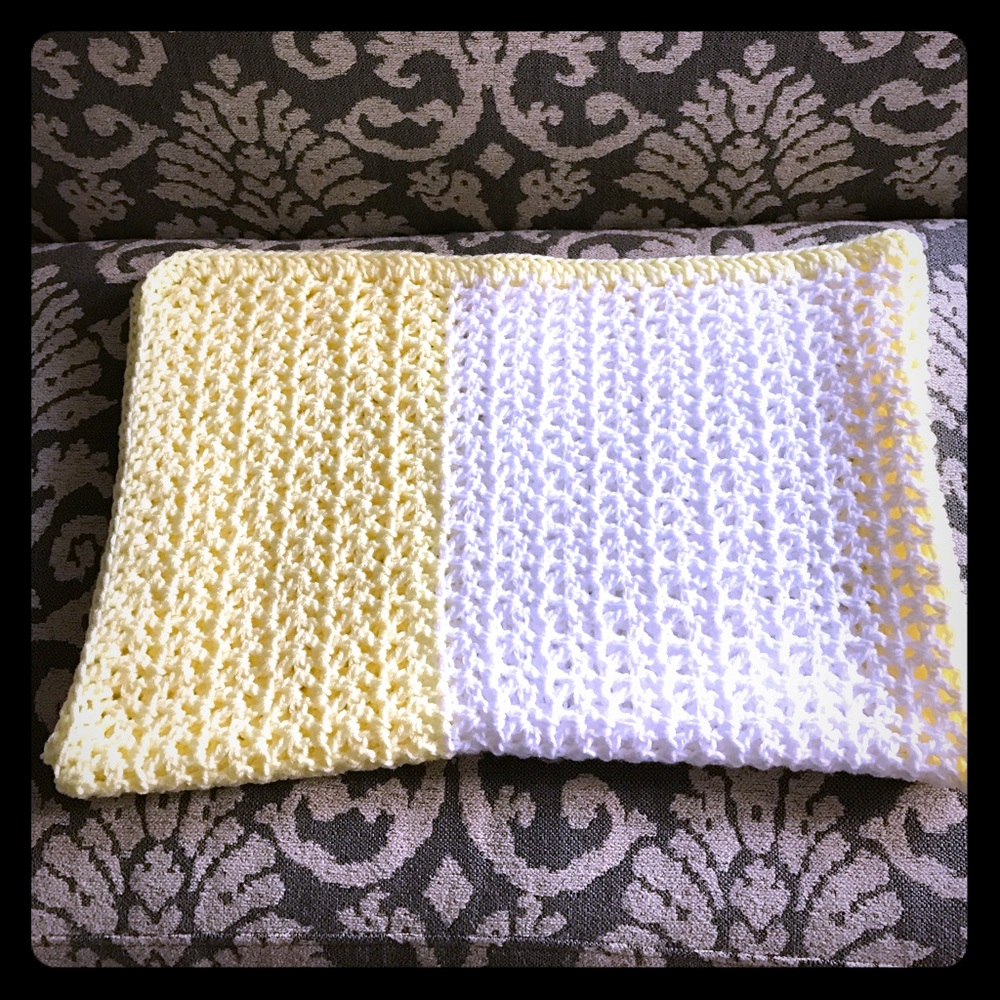 Gorgeous yellow/white crocheted blanket