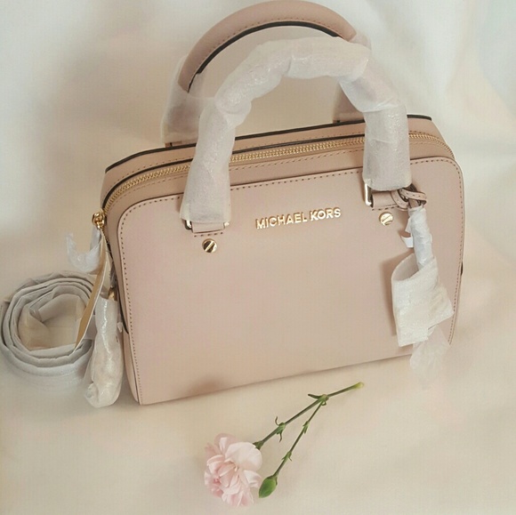 Michael Kors Handbags - *NWT Michael Kors Jet Set Travel*