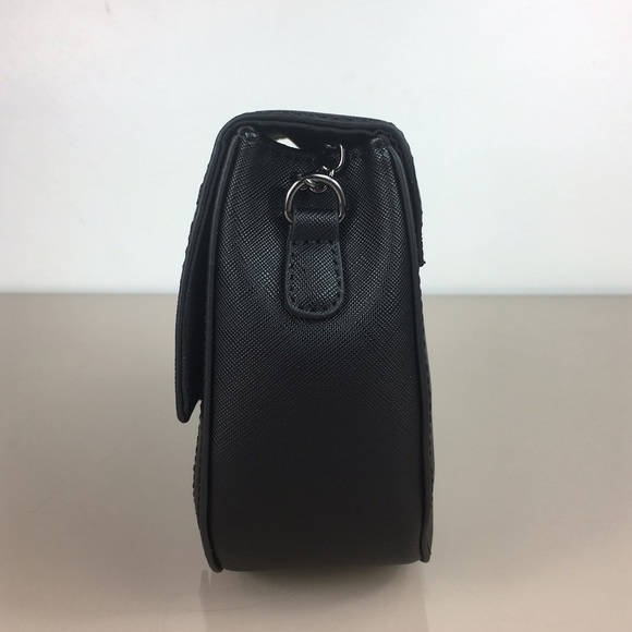 BCBG Paris 5⭐️rated Arrow cross body bag - Picture 2 of 8