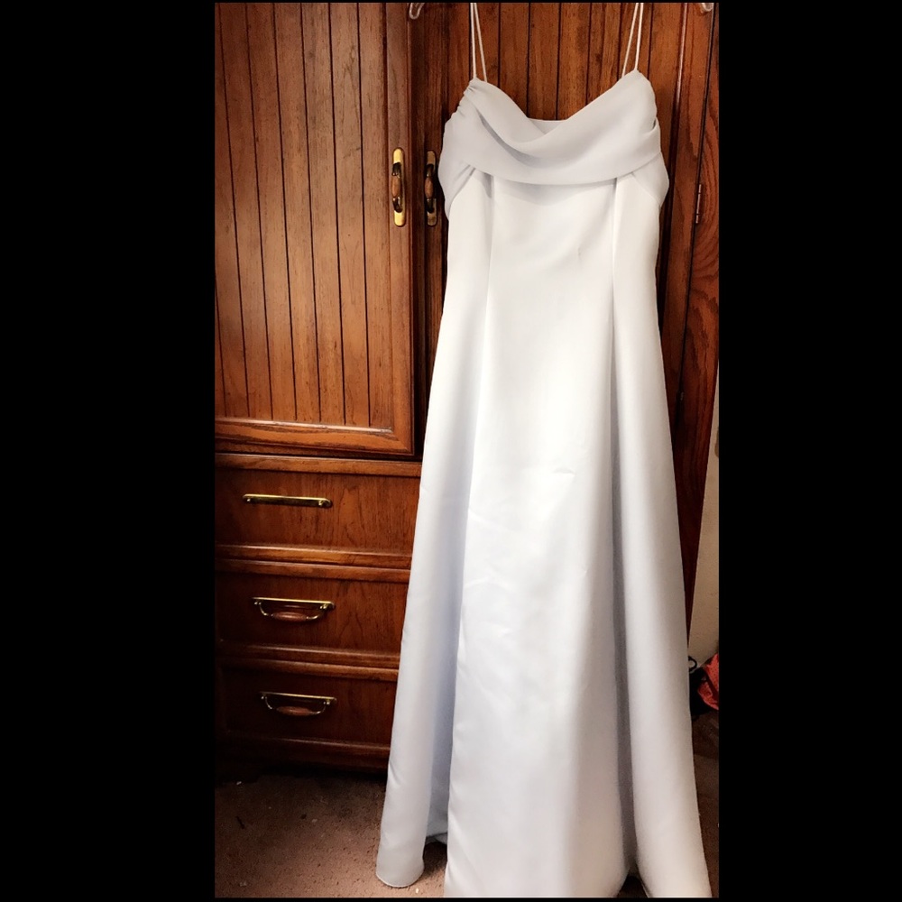 Baby blue form fitting prom dress❤️