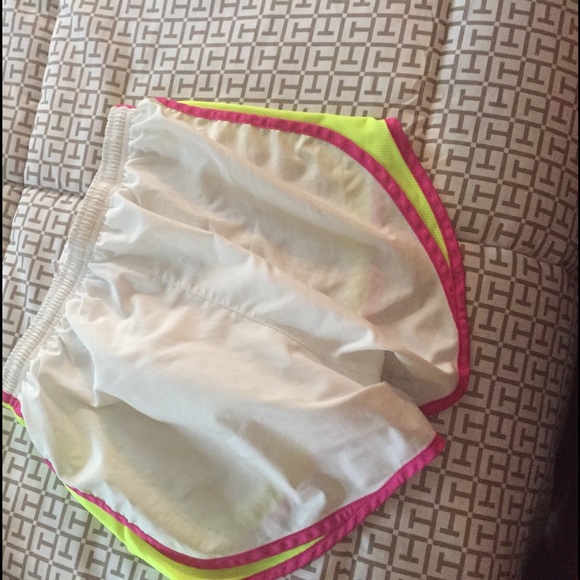 Nike shorts - Picture 3 of 4