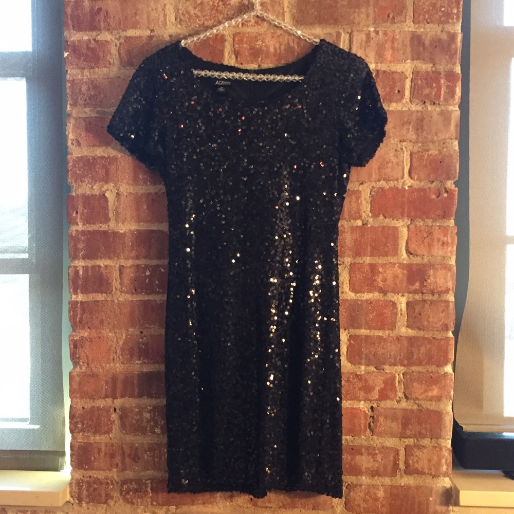 AGB Petite short sleeve sequin dress