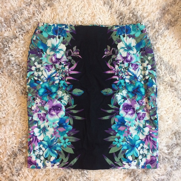 Roz & Ali Dresses & Skirts - tropical pencil skirt π΄ Roz & Ali Dresses & Skirts - tropical pencil skirt π΄