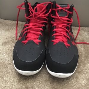 UNDERARMOUR basketball shoes