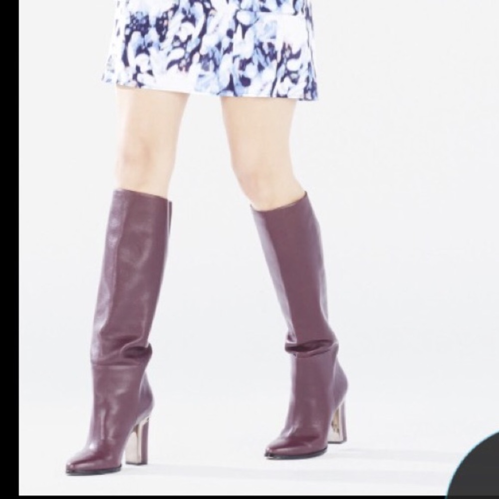 BCBG  -PERFECT FALL BOOTS- burgundy leather