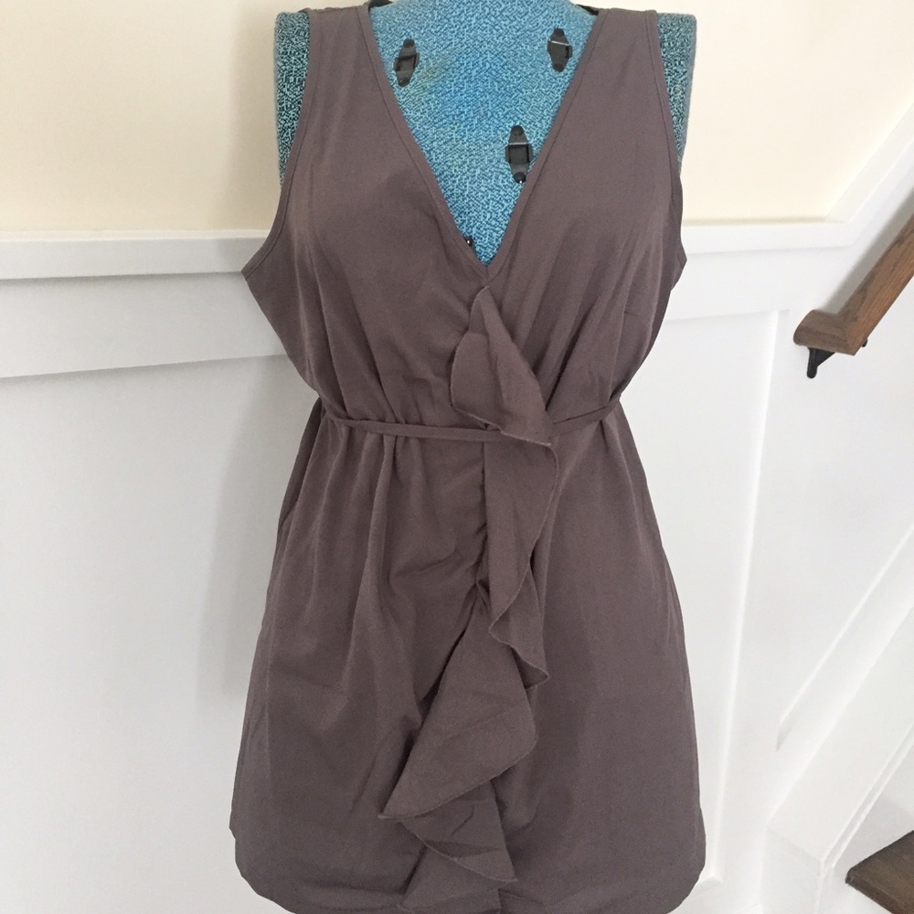 Silky sleeveless maternity blouse