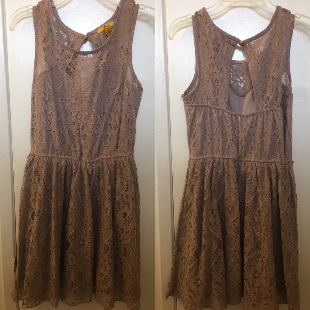 Lace dress--$6 on 🅿️🅿️ if u bundle