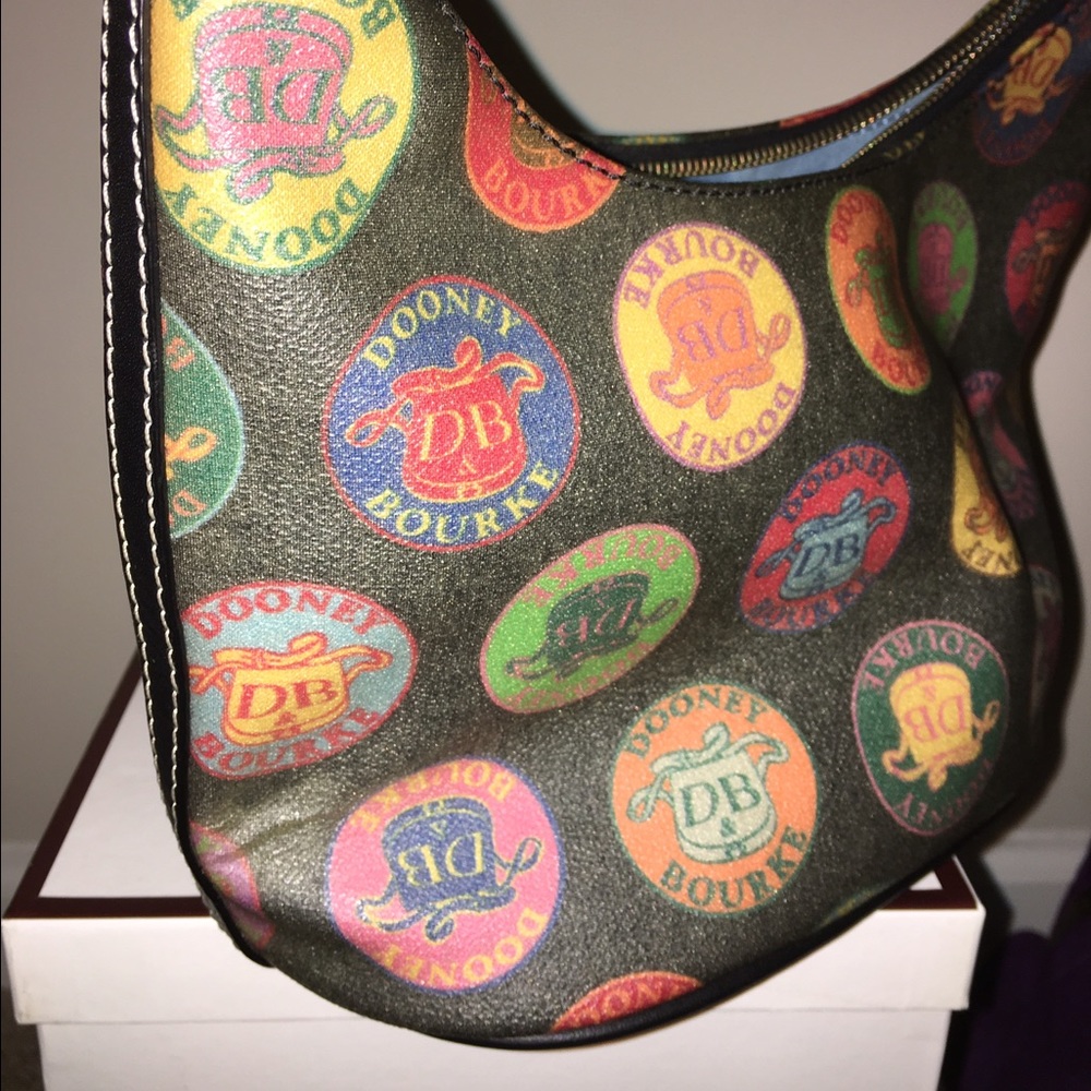 Dooney and Bourke patches bag - Picture 2 of 4