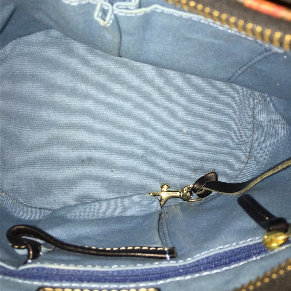 Dooney and Bourke patches bag - Picture 4 of 4