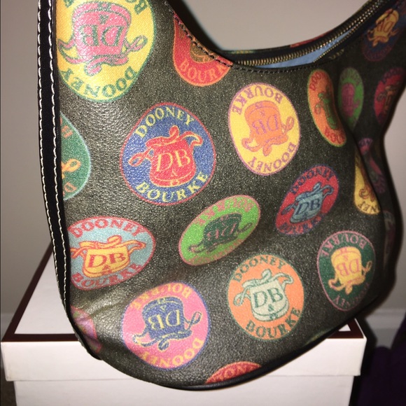 Dooney and Bourke patches bag - Picture 2 of 4