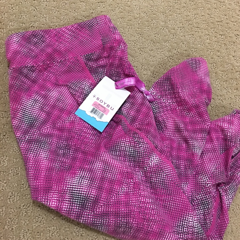 Pink patterned yoga pants !