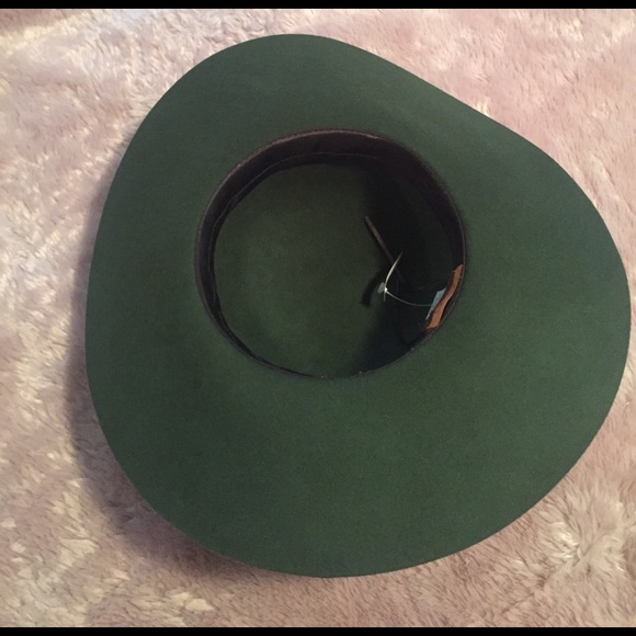Green statement hat - Picture 3 of 3