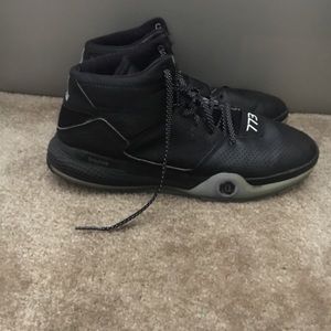 ADIDAS DROSE BASKETBALL SHOES