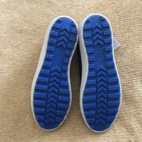 NWT ZARA BLACK SNEAKERS WITH BLUE SOLE SHOES - Picture 4 of 4