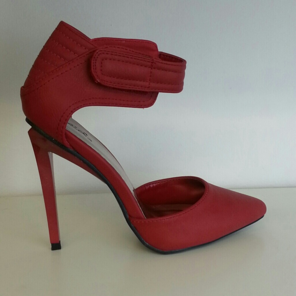 Womens Brand New 5.5 Qupid High Heel shoes on SALE