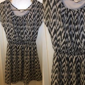 Chevron print dress--$5 on 🅿️🅿️ if u bundle