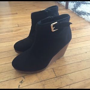 Black suede H&M wedges